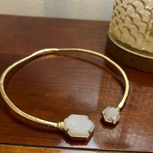 Kendra Scott necklace